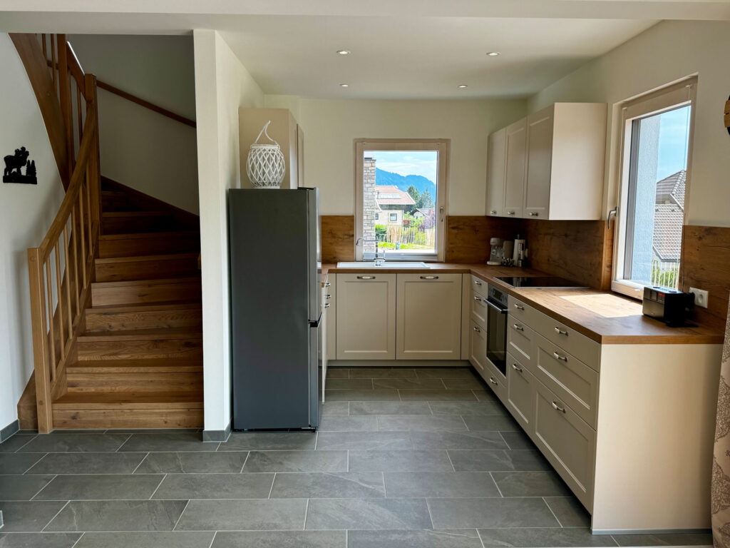 Küche mit Blick Ferienhaus Almrausch
